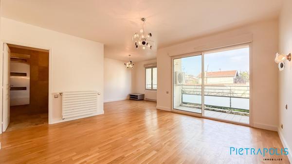 Maison de ville contemporaine  avec jardin et garage