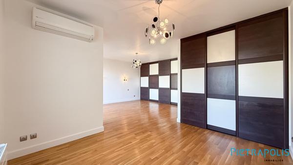 Maison de ville contemporaine  avec jardin et garage