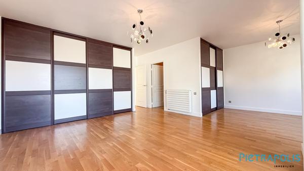 Maison de ville contemporaine  avec jardin et garage