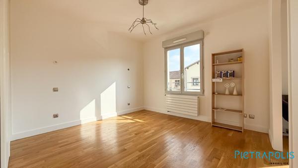Maison de ville contemporaine  avec jardin et garage