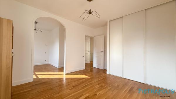 Maison de ville contemporaine  avec jardin et garage