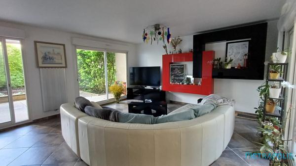 Maison de ville contemporaine  avec jardin et garage