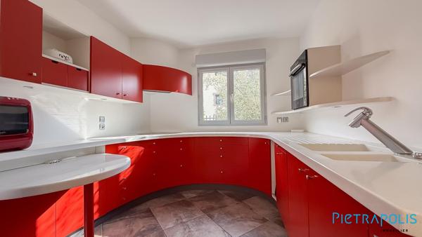 Maison de ville contemporaine  avec jardin et garage