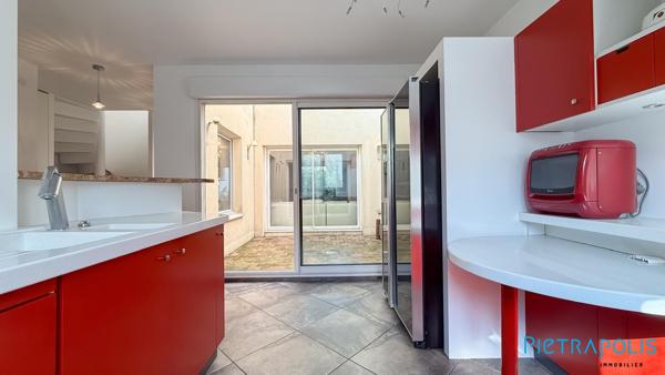 Maison de ville contemporaine  avec jardin et garage