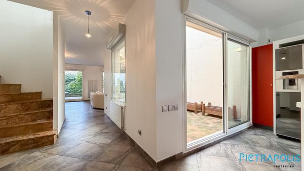 Maison de ville contemporaine  avec jardin et garage