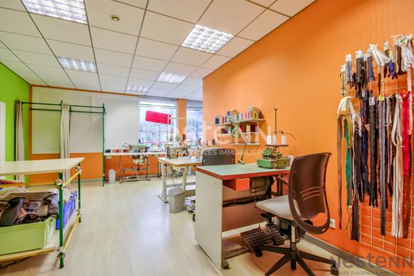 VENTE - LOCAL COMMERCIAL ENTIÈREMENT RÉNOVÉE EMPLACEMENT PREMIUM