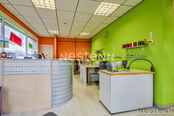 VENTE - LOCAL COMMERCIAL ENTIÈREMENT RÉNOVÉE EMPLACEMENT PREMIUM