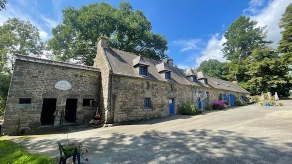 Propriete à vendre SUR 10 HA GOUAREC (22)