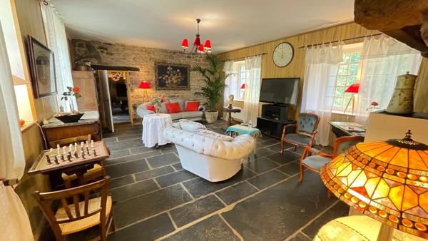 Propriete à vendre SUR 10 HA GOUAREC (22)