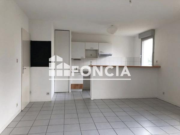 Location Appartement 3 pièces 57.3 m² - Le code d?accès du BAT 4 est : 8394 Toulouse 31200