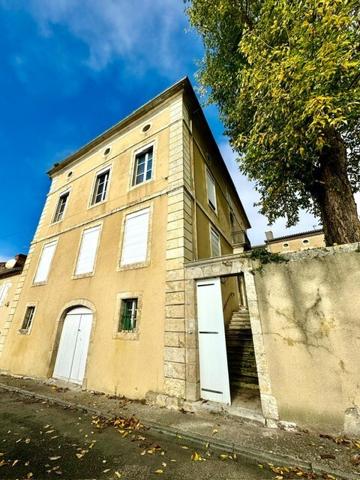 Jegun centre - Maison de maître avec jardin, garages et piscine