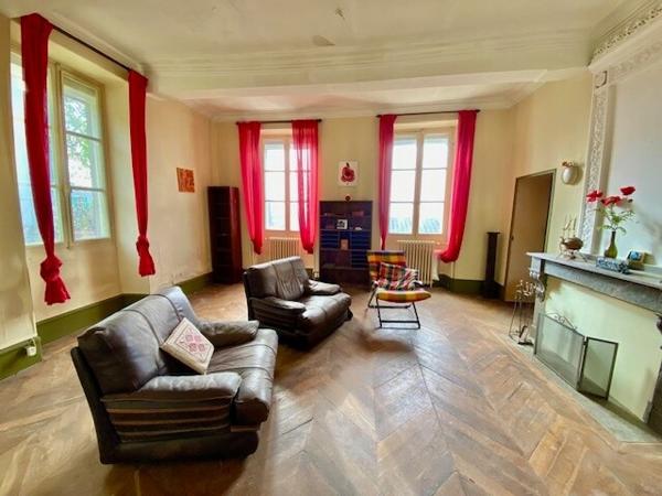 Jegun centre - Maison de maître avec jardin, garages et piscine