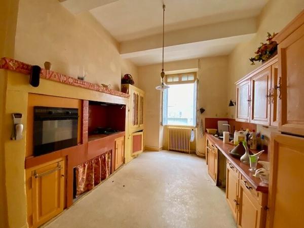 Jegun centre - Maison de maître avec jardin, garages et piscine