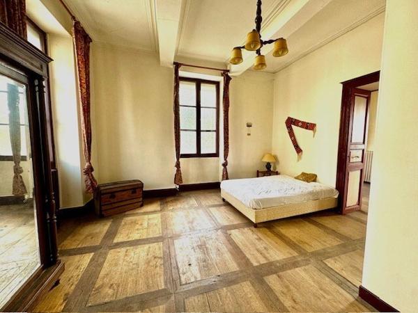 Jegun centre - Maison de maître avec jardin, garages et piscine