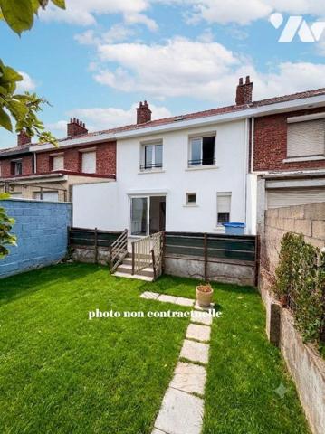 A vendre chez votre Notaire maison de ville sur Coudekerque-Branche (59210), à proximité immédi...