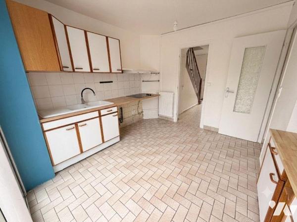 A vendre chez votre Notaire maison de ville sur Coudekerque-Branche (59210), à proximité immédi...