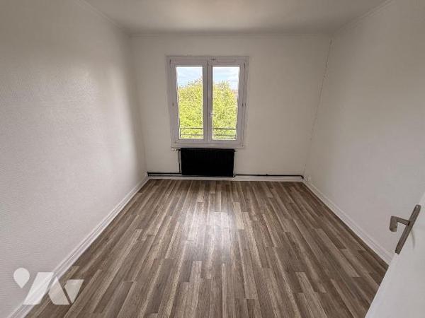 A vendre chez votre Notaire maison de ville sur Coudekerque-Branche (59210), à proximité immédi...