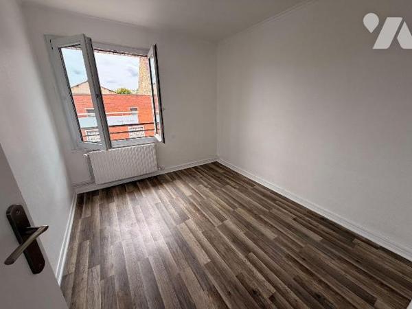 A vendre chez votre Notaire maison de ville sur Coudekerque-Branche (59210), à proximité immédi...