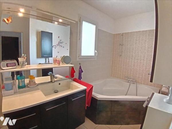 ST PAUL TROIS CHATEAUX Maison 120 m2 avec jardin