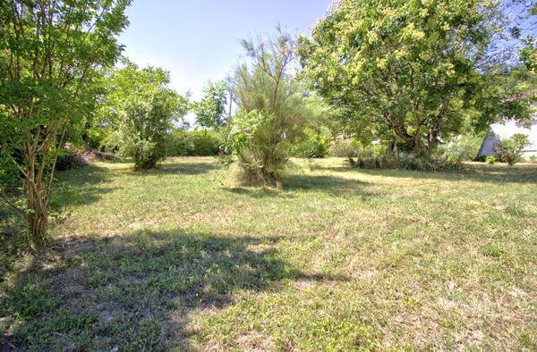 Proche d'Agen maison de 5 pièces principales de 108 m² avec garage et jardin dans un environnement calme.