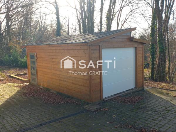 A Vitrac, Maison avec sous-sol, garages et terrain clos – Environnement calme