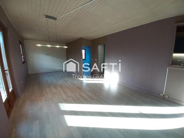 A Vitrac, Maison avec sous-sol, garages et terrain clos – Environnement calme