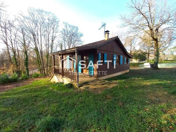 A Vitrac, Maison avec sous-sol, garages et terrain clos – Environnement calme