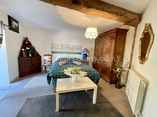 Grange en pierre rénovée de façon contemporaine et son gite indépendant.