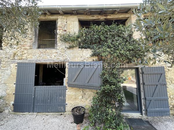 Grange en pierre rénovée de façon contemporaine et son gite indépendant.