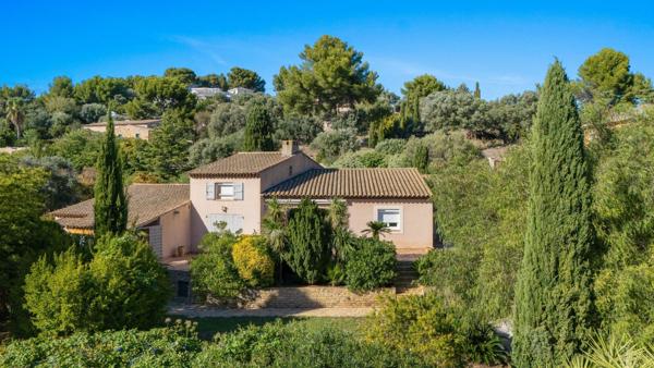 Vente Maison de luxe Ollioules 7 Pièces 186 m²