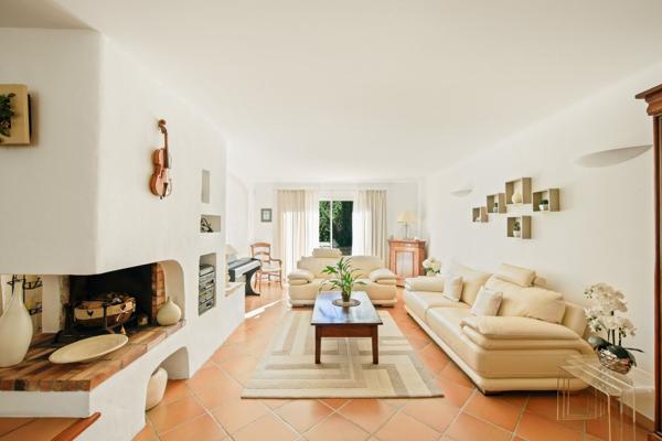 Vente Maison de luxe Ollioules 7 Pièces 186 m²