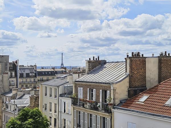 Abbesses - Dernier étage - Vue Tour Eiffel - Triple exposition - Bien rare €1 060 000 ** - Référence 6755-NG
