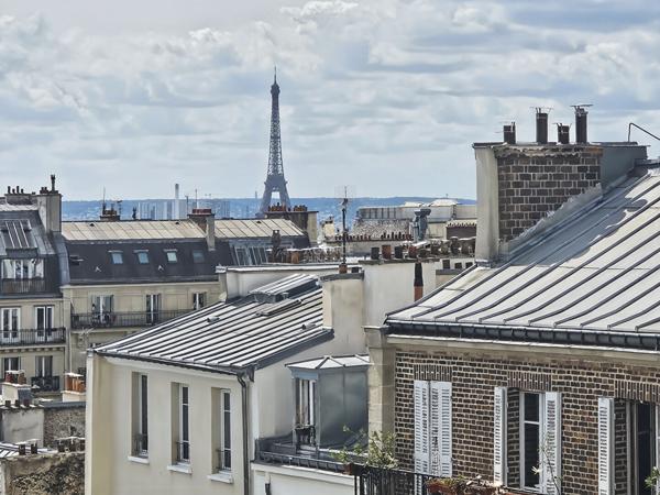 Abbesses - Dernier étage - Vue Tour Eiffel - Triple exposition - Bien rare €1 060 000 ** - Référence 6755-NG