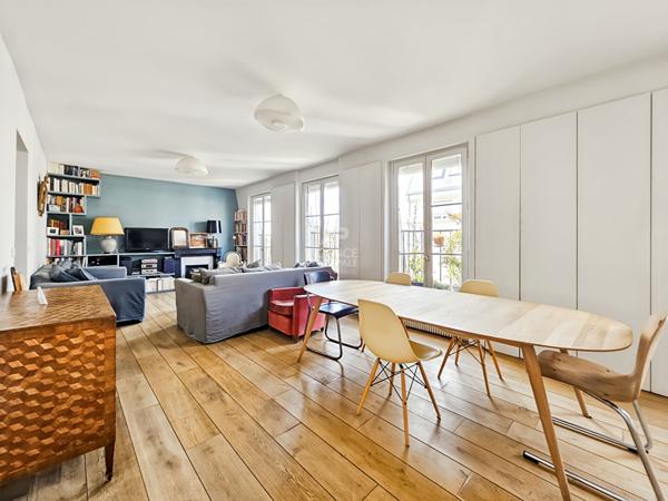 Abbesses - Dernier étage - Vue Tour Eiffel - Triple exposition - Bien rare €1 060 000 ** - Référence 6755-NG