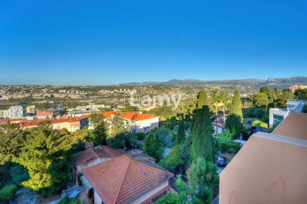 Appartement avec parking, cave et garage