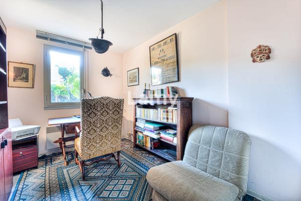 Appartement avec parking, cave et garage