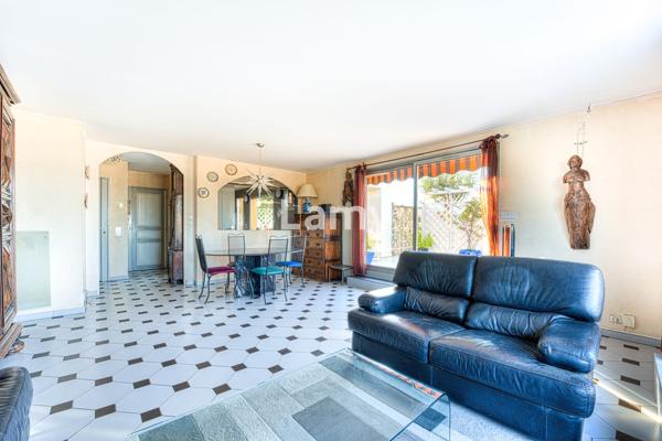 Appartement avec parking, cave et garage