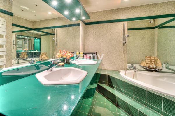 Appartement avec parking, cave et garage