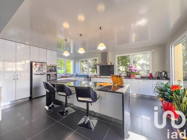 Maison 4 pièces de 157 m² à Brie-Comte-Robert (77170)