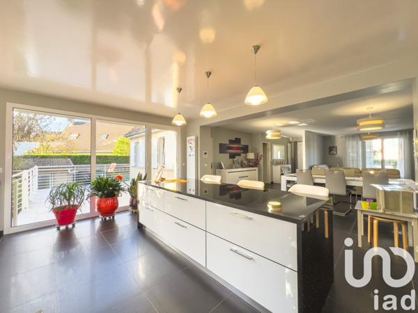 Maison 4 pièces de 157 m² à Brie-Comte-Robert (77170)