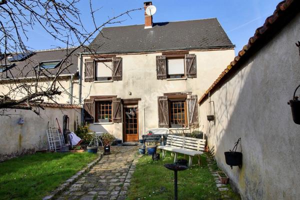 Maintenon proche maison anienne avec grange