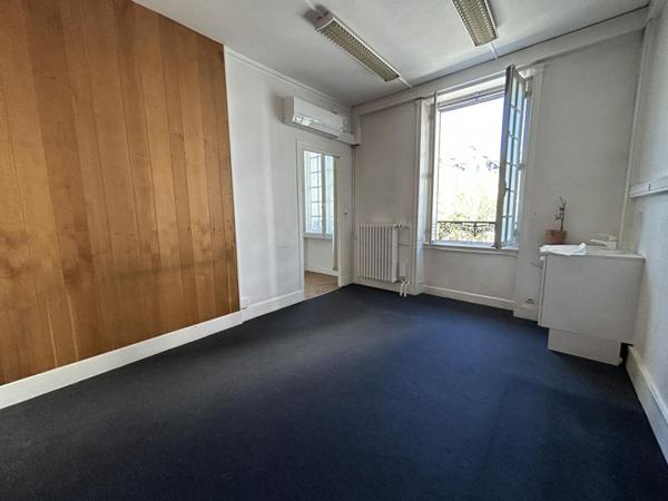 EXCLUSIVITE  CLERMONT FERRAND - ENSEMBLE DE BUREAUX 305 m²