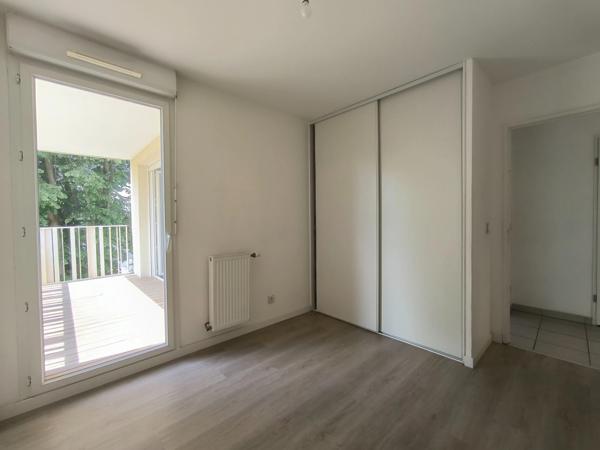 Location Appartement T4 de 74,94m²- résidence récente-ascenseur-balcon-place de parking privative