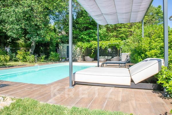 Propriété de caractère en pierre  – Élégance provençale confidentielle avec jardin paysager et pisci