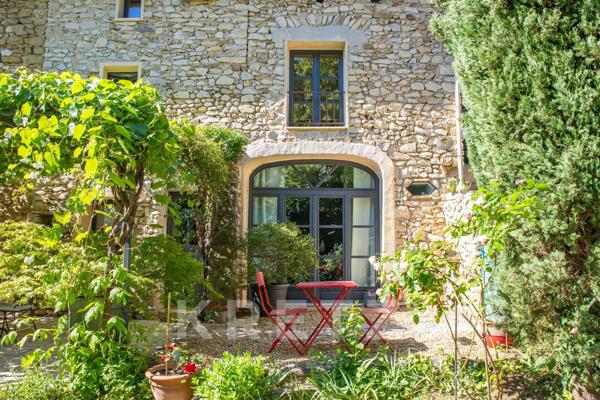 Propriété de caractère en pierre  – Élégance provençale confidentielle avec jardin paysager et pisci