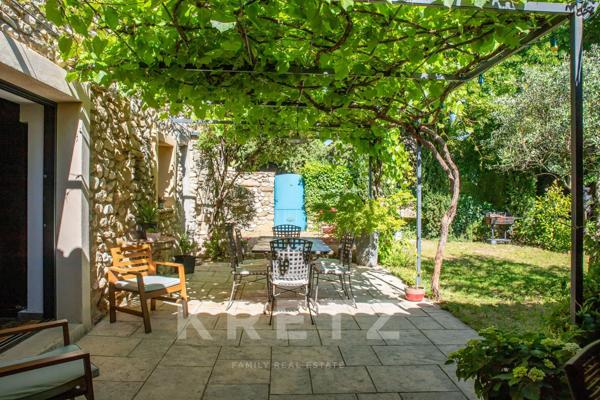 Propriété de caractère en pierre  – Élégance provençale confidentielle avec jardin paysager et pisci