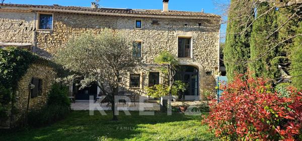 Propriété de caractère en pierre  – Élégance provençale confidentielle avec jardin paysager et pisci