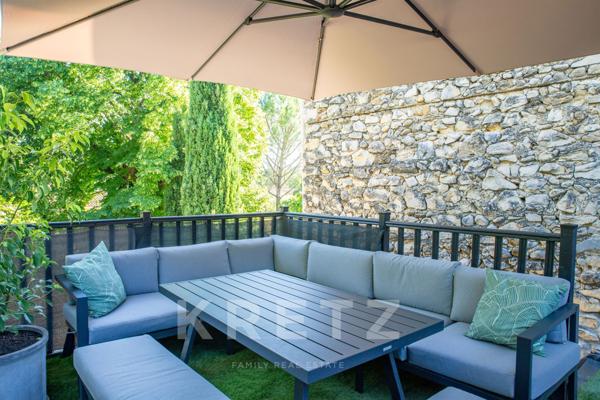 Propriété de caractère en pierre  – Élégance provençale confidentielle avec jardin paysager et pisci