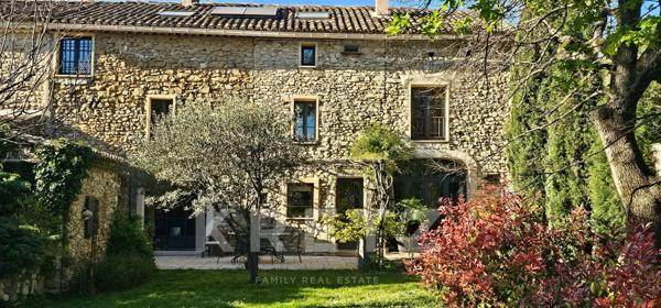 Propriété de caractère en pierre  – Élégance provençale confidentielle avec jardin paysager et pisci