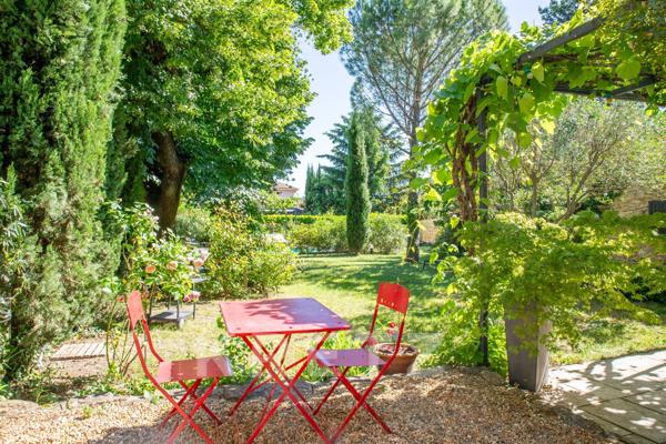 Propriété de caractère en pierre  – Élégance provençale confidentielle avec jardin paysager et pisci